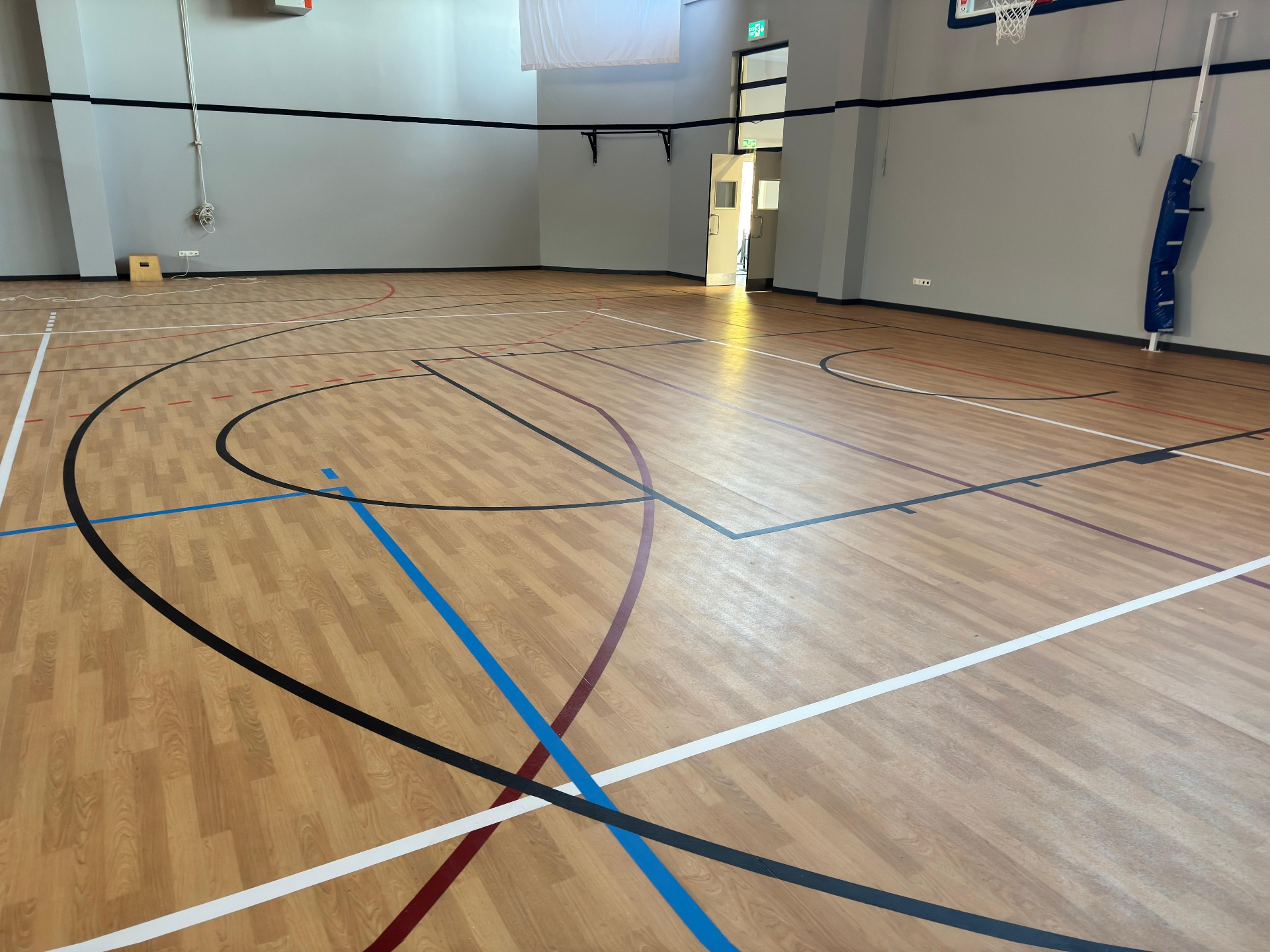Okul Spor Salonu — Ahşap Desenli PVC