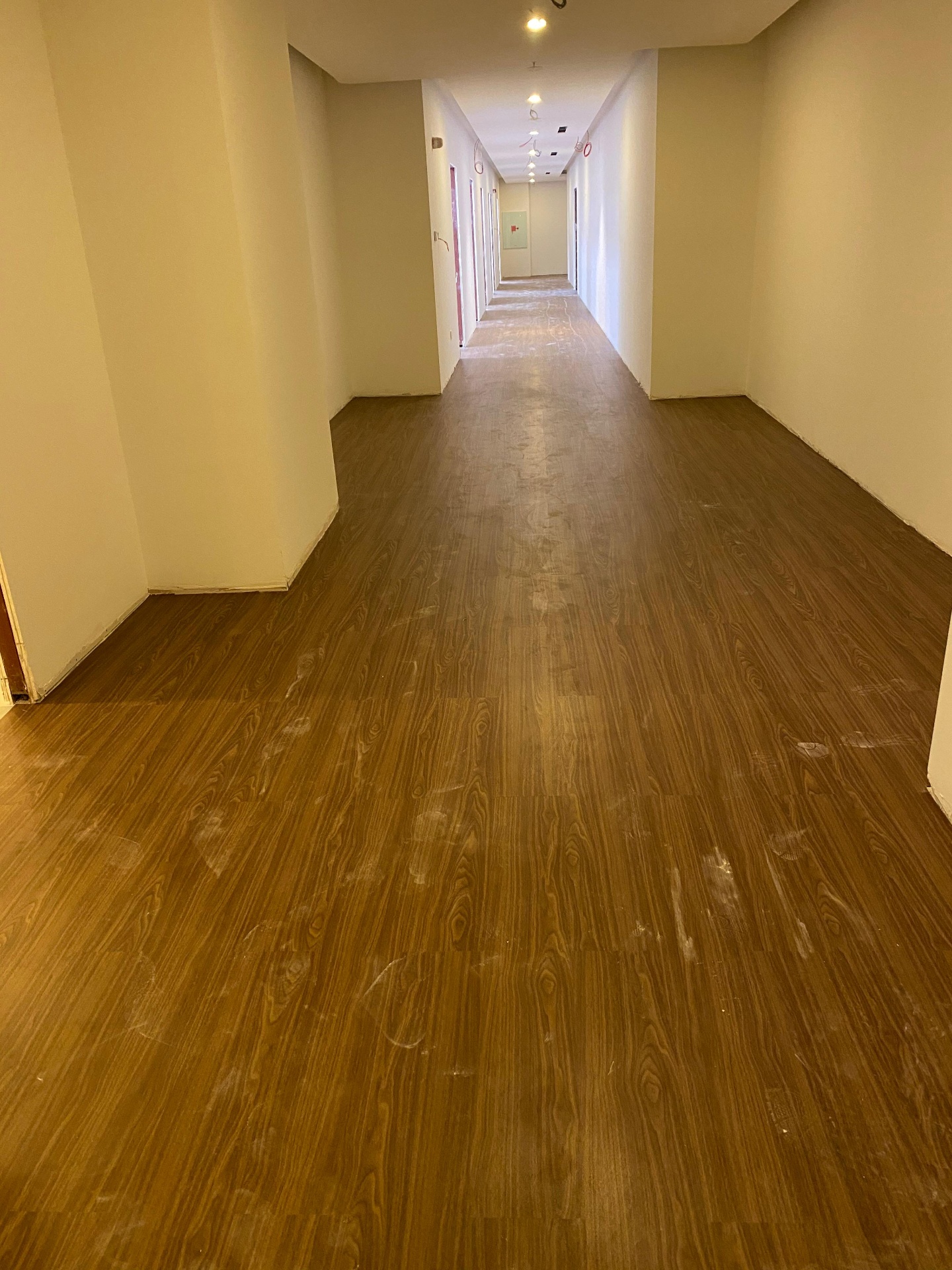 Ofis Koridoru — Ahşap PVC