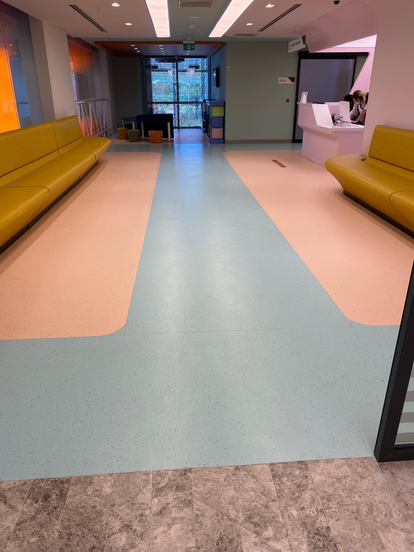 Hastane Çocuk Bekleme — Pastel PVC