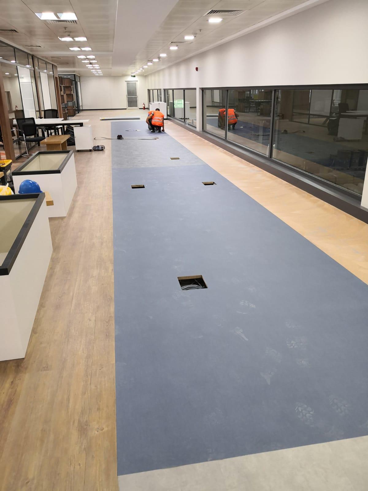 Ofis — Mavi PVC & Ahşap Geçişli Koridor